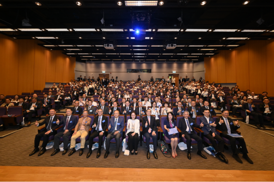 港大模塊組合建造實驗室於2025年6月26日在黃麗松講堂舉辦「組裝合成」模塊建造國際會議：MiC新範式。